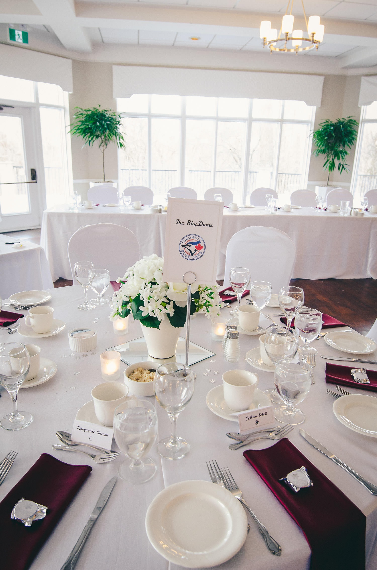 table setting at Elmhurst Inn wedding
