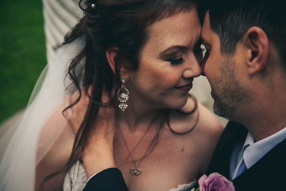bride and groom kissing at the Elmhurst Inn