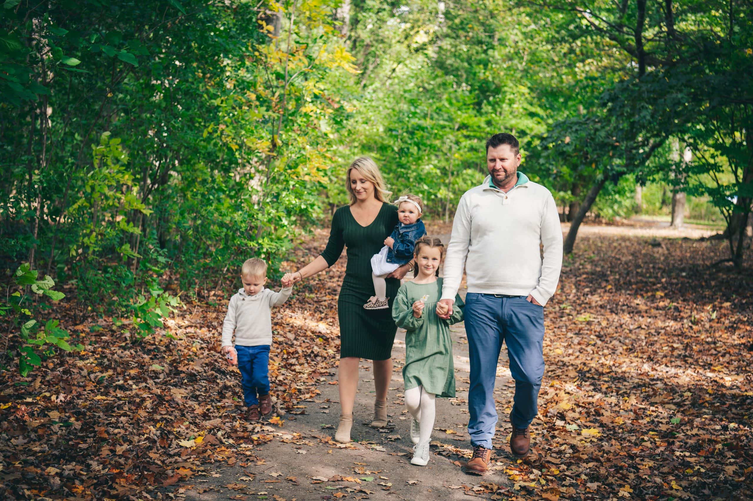 5-must-have-family-photo-shoot-poses-terry-richards-photography